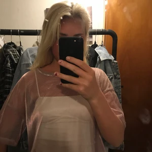 Cool tröja från H&M 😎💕💞 - Tröja från H&M. Endast använd en gång på festival!💞 storlek XS. Köparen står för frakt!💛