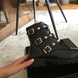 Boots - Helt oanvända, mycket bra kvalitet