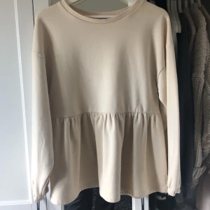 Super söt tröja från Zara - Storlek S, använd några gånger men i gott skick