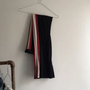  - Snygga byxor från zara!  Köpta i Barcelona, inte sett dom någonstans i Sverige! 