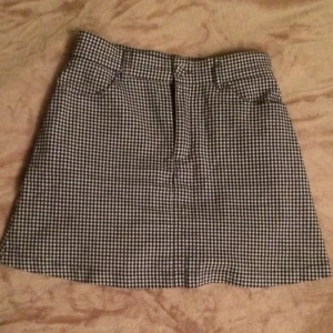  - Gingham skirt from brandy melville / one size, fits xs/s. Super cute but too tight on me. 100%cotton with front and back pockets