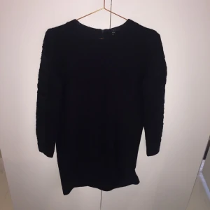  - Mysig höstklänning från COS, färgen är mörkblå. 100% bomull🙏🏻