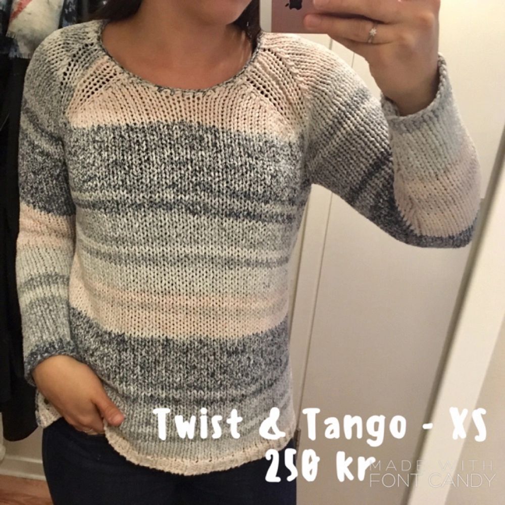 Knappt använd stickad tröja från Twist & Tango. Strl XS men passar även S.. Stickat.