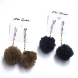  - snygga örhängen  35kr/par (finns kvar bara bruna örhängen) 