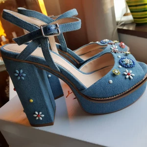  - Aldrig använd. Ligger bara i garderoben. Köpt från ZARA på sommaren. Original pris var 800 kr. Str 39