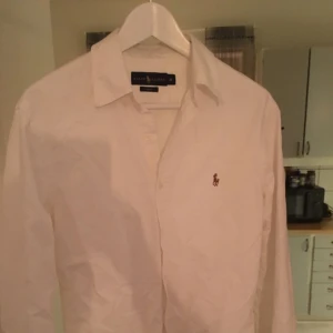  - Ralph Lauren skjorta (kille) Strl slim fit , frakt tillkommer