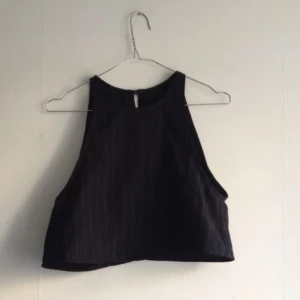  - Magtröja från american apparel som tyvärr aldrig kommit till användning! fin i ryggen! 