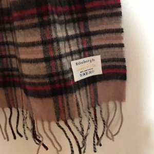  - Scarf från Edinburgh.