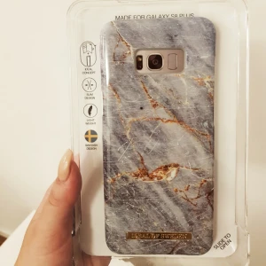  - Oanvänt mobilskal. Pris exkl. frakt