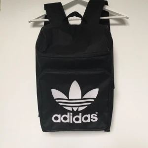  - Adidas ryggsäck. Använd fåtal gånger. 