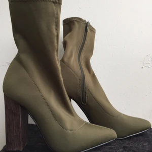  - Boots/klackar från Nelly, perfekta till hösten! Frakt 30kr! ✨ org. pris 699, säljer för 250 men pris kan diskuteras! Aldrig använda