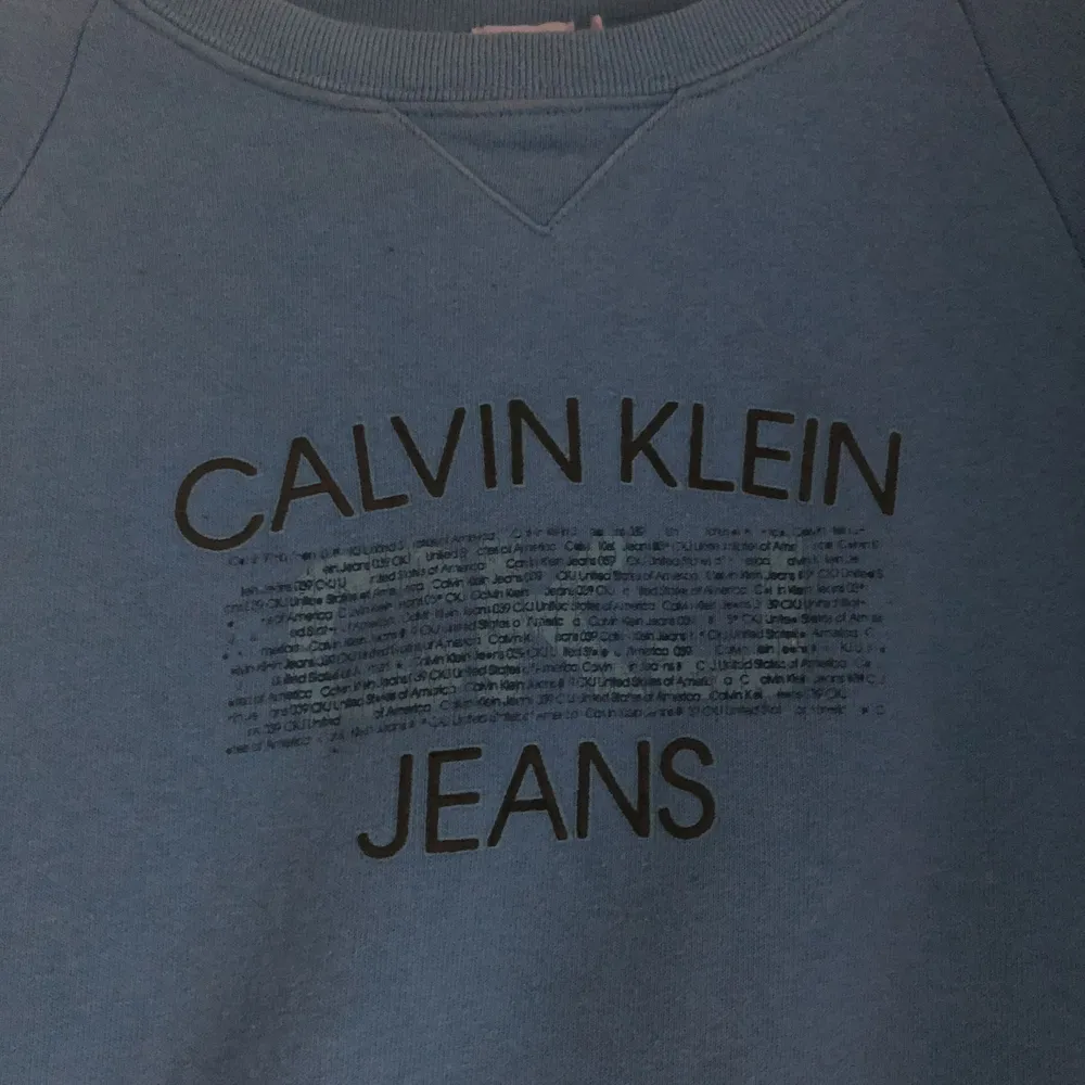 Vintage Calvin Klein sweatshirt köpt i London. Köparen står för frakt. Hoodies.