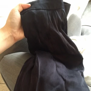  - Kostymbyxor från hm trend. Höga i midjan och vida i benen. Mörkblåa. Oanvända