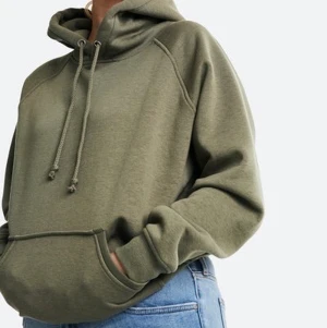 Bikbok hoodie - Militärgrön hoodie från bikbok, fint skick, köparen står för frakt 