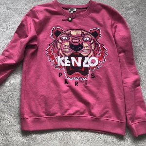 Kenzo tröja - Storlek L men mer som S/M Nypris: 2100kr , mitt pris: 699kr . Använd 2 ggr.