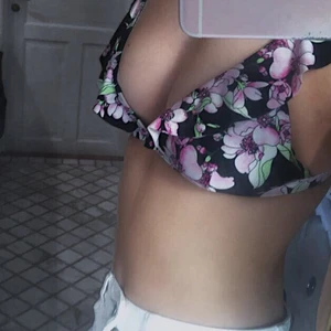 Bikini topp  - Söt liten bikini topp, använd ett par få tal gånger💘👙