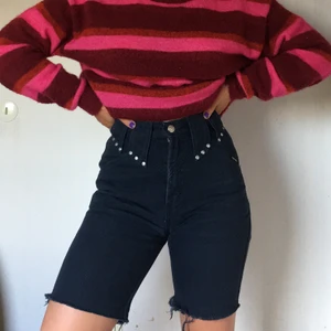 Shorts - Snygga shorts med fina detaljer. Marinblå, högmidjade och bekväma🦋