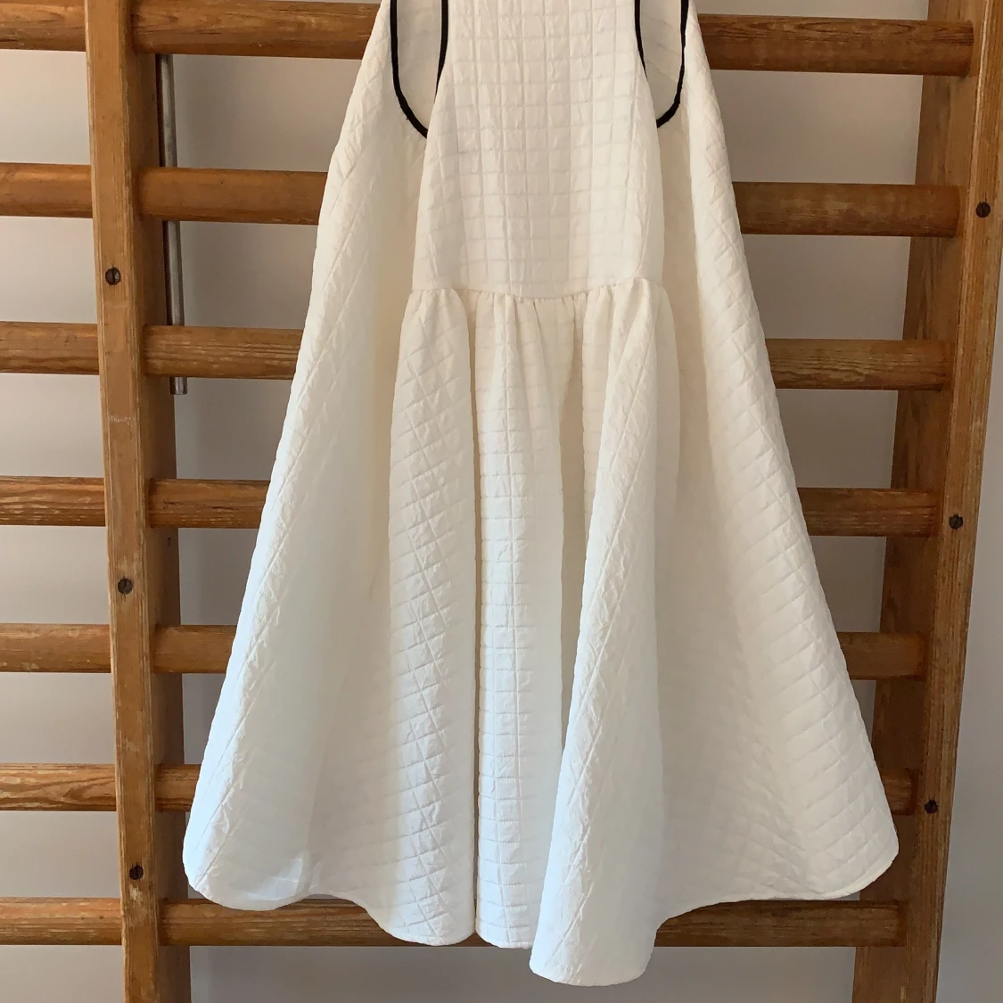 H&M Trend, cool kort klänning med volym! - 90