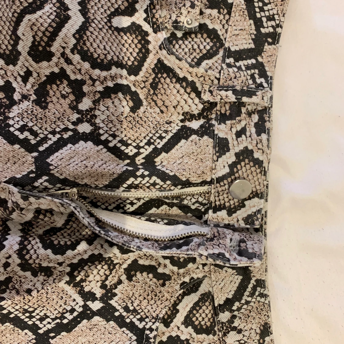 Ormskinnsmönstard jeanskjol från Zara - 91