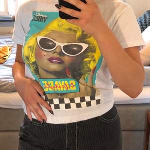 T-shirt med Madonna tryck! Varsamt använd och därmed i bra skick! 🧚‍♀️ frakt tillkommer
