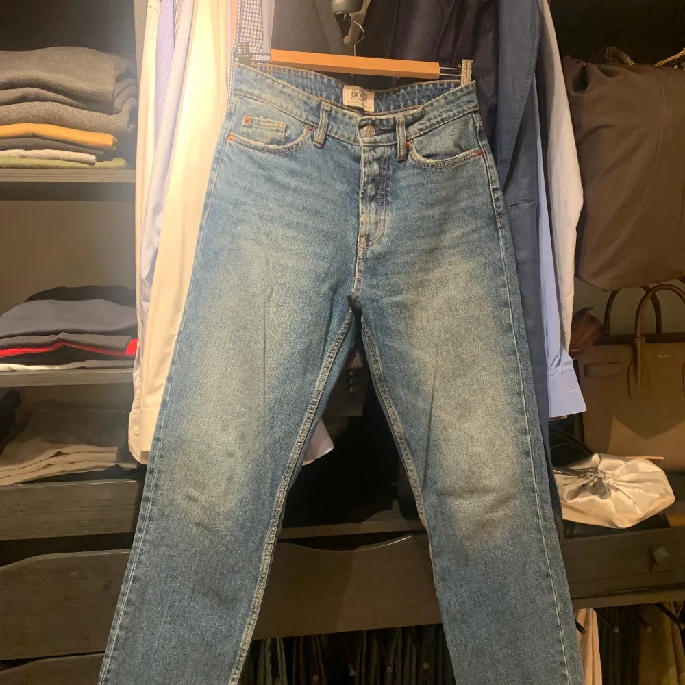 ZARA jeans i modellen Straight, strl 34. Nypris 359:-. Jeans & Byxor.