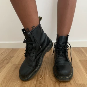 Dr. Martens  - Dr martens storlek 39 svarta 