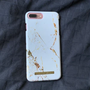 Mobilskal  - Mobilskal från ideal of Sweden, passar till iPhone 7 Plus och 8 plus. Fint skick, gratis frakt. Ordinarie pris 299kr⚡️💞💫