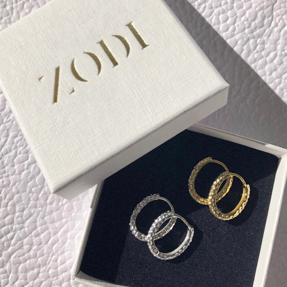 Örhängen i guldplätterat silver