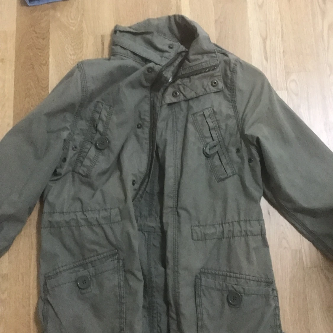 Militärfärgad jacka