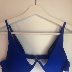 Jättefin bikini💙 - Jättefin bikini💙 storlek M, köparen står för frakt. Aldrig använd såklart. Buda!