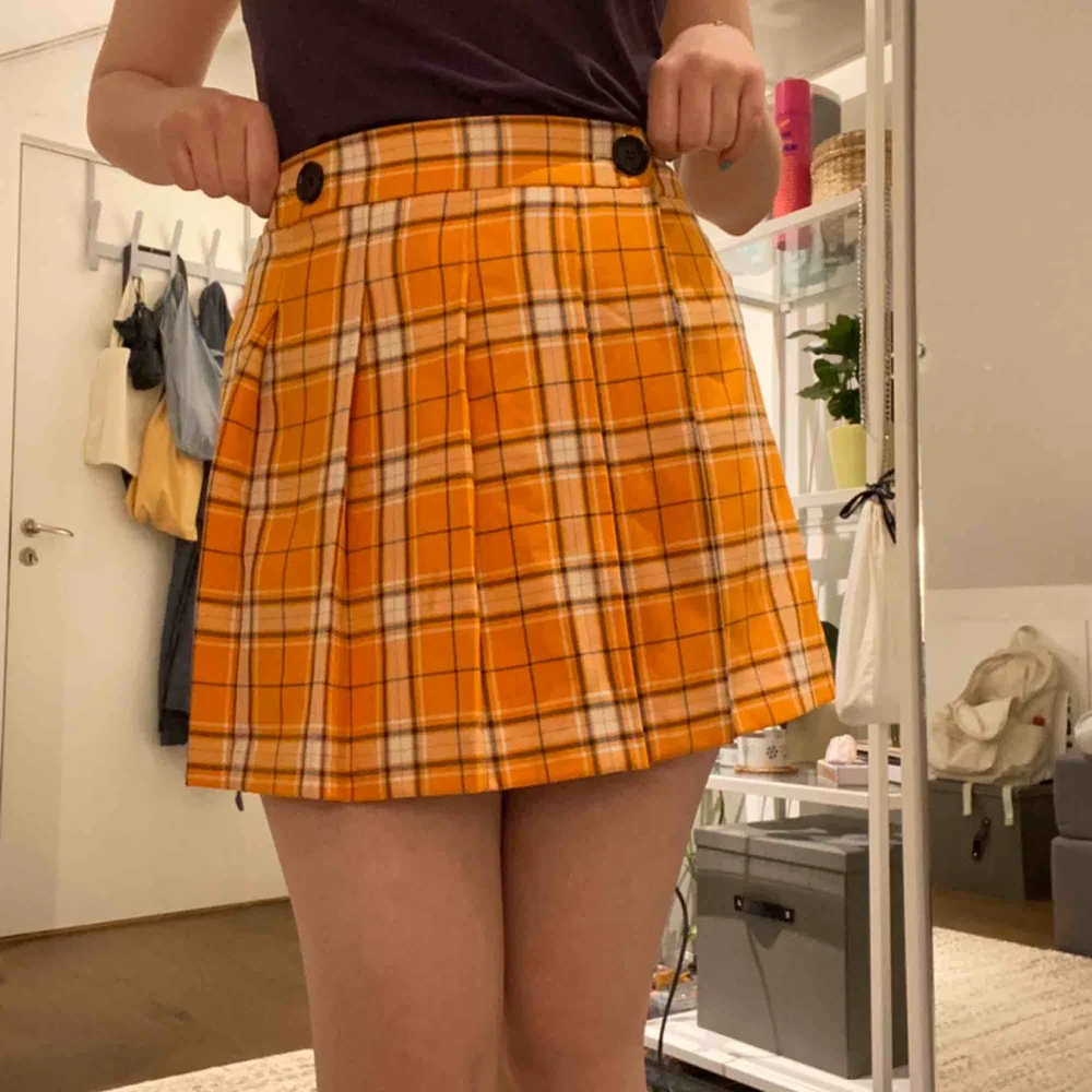 Jättefin plaid kjol med lite clueless-känsla från Topshop! Knappt använd, skulle gissa på en gång! . Kjolar.