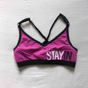  - En fin sport-bh jag knappt använt. Den är rätt liten i storlek. (Frakt tillkommer om den ska skickas)