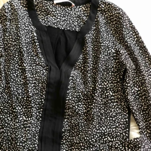  - Fin blus/topp från Camaieu✨ Knappt använd Storlek S 65 kr 🧺Tvättad efter användning 🚫Djurfritt och rökfritt hem 📬Kan skickas mot fraktkostna