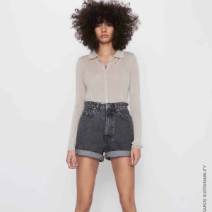 Shorts ifrån Zara - Måste tyvärr sälja dessa sjukt snygga shorts ifrån Zara då dom blivit för små för mig.  Är endast använda en gång förra sommaren.