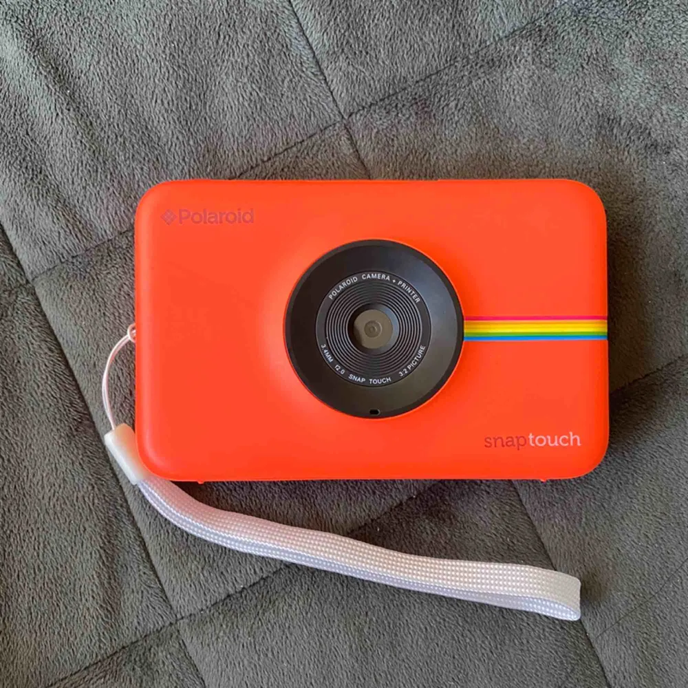 INTRESSEKOLL❤️ säljer ev en nästintill ny Polaroid Snap Touch kamera! Nypris är omkring 1500-2000kr. 3 bilder följer med. Köptes i julas. Pris inklusive frakt🖤 pris kan definitivt diskuteras vid snabb affär. . Övrigt.