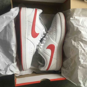  - Nya Nike court vision  Oanvända  Tyvärr för stora  Pris kan diskuteras/ byte 