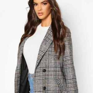  - En kavaj liknade jacka, perfekt nu till våren och sommaren.  