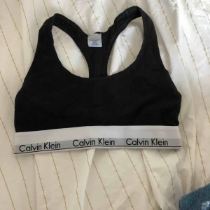  - Knappt använd Calvin Klein bh, utan vaddering. Köparen står för frakten 💞