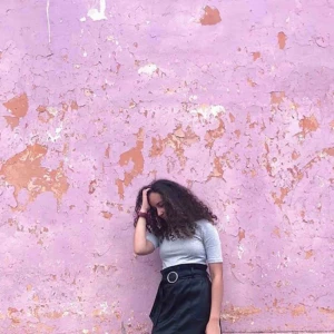 skinnkjol - Väldigt fin skinn kjol från zara perfekt till sommaren. Sparsamt använd och i bra skick !  