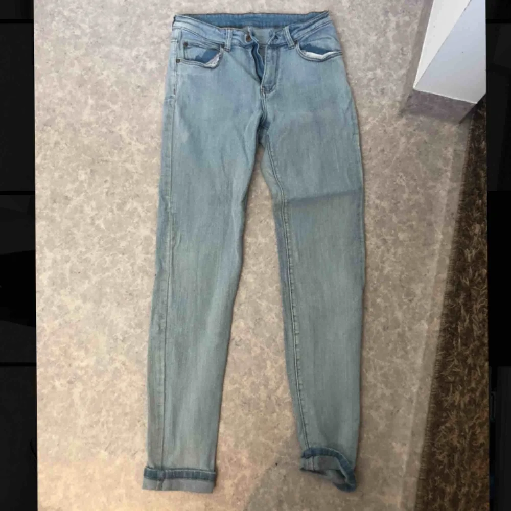 Säljer ett par nästan oanvända jeans ifrån DR Denim, stl 31/32. . Jeans & Byxor.