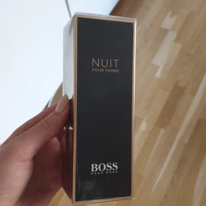 Hugo boss parfym dam - Hugo boss - Nuit poir femme 50ML oöppnad med plast kvar, den är äkta - köpt på nordicfeel. Nypris runt 700kr 