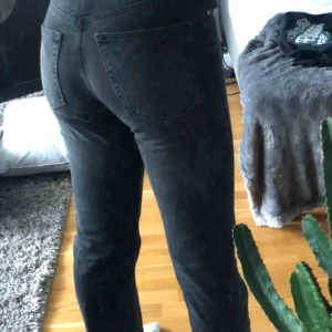 - säljer dessa as fina jeans från pull and bear då dom aldrig kommer till användning! 🥳