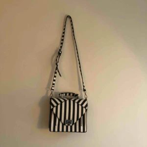  - Den är i jättefint skick, nästan oanvänd.   Obs! Stor-rensar och säljer massor BILLIGT. Allt är 3 för 2. Enkel/snabb affär prioriteras.