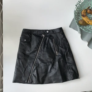 Skinnkjol - Ball skinnkjol. Frakt ingår ej