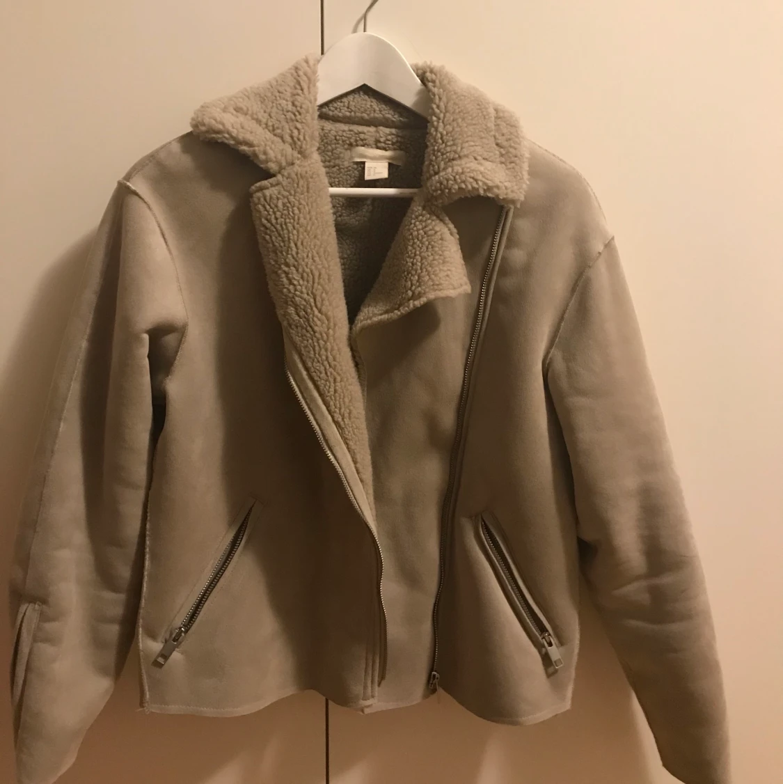 Bikerjacka, silvriga detaljer. XS/S