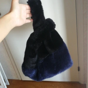 Zara faux fur bag - Faux fur handbag Black and night blue mix length 36cm, height 25cm,width 10cm