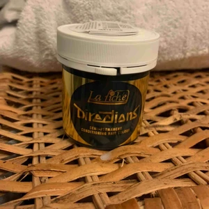  - Säljer denna hårfärgen, det directions alpine Green, säljer pga köpte fel färg, fri frakt, betalning sker via swish 