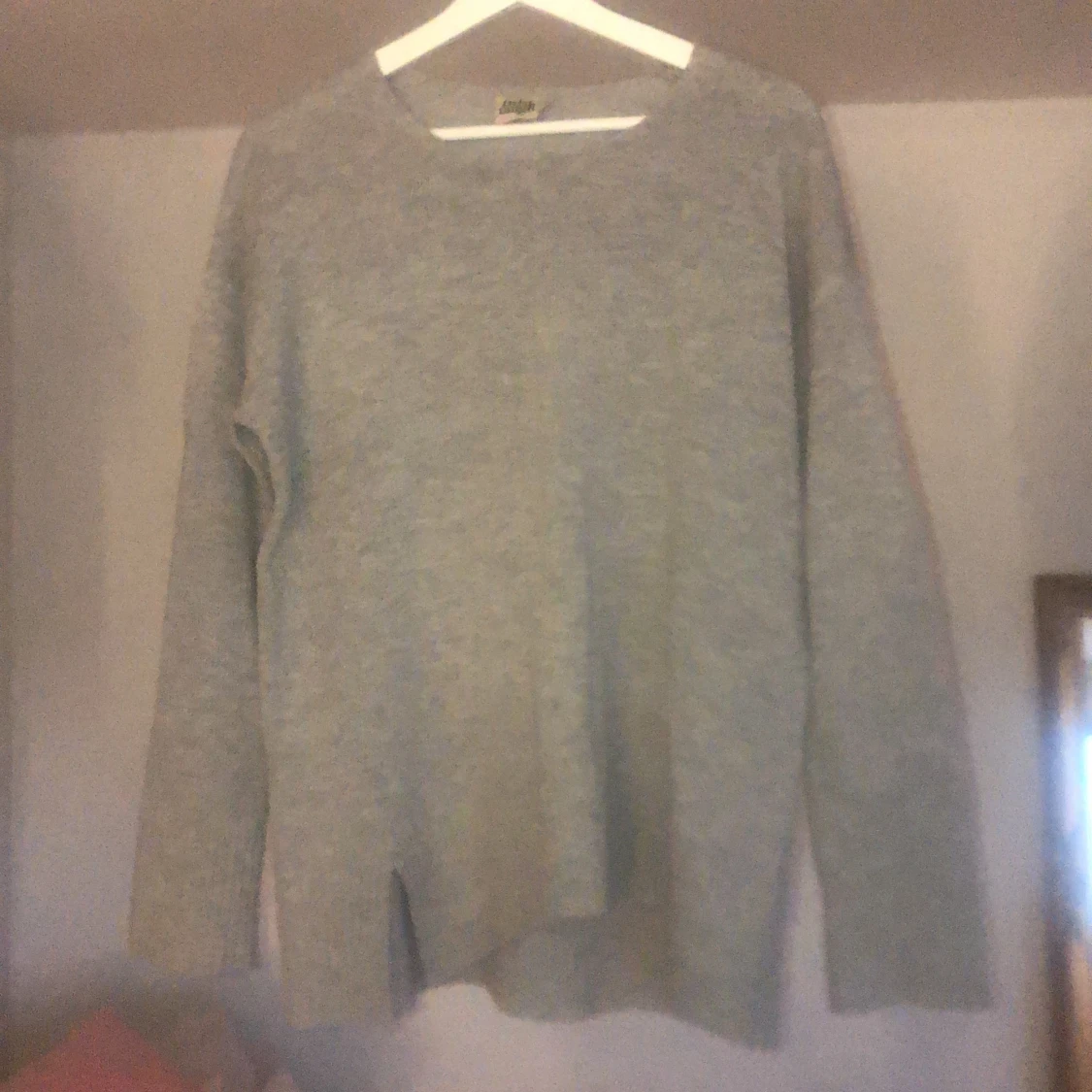 Grå stickad tröja 