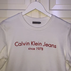 Calvin klein sweatshirt  - Sweatshirt frn calvin klein. Limited design och sparsamt använd. 