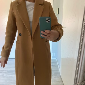 Kappa - En brun kappa som passar både till vår och höst🤍